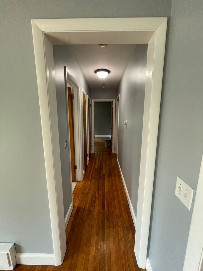 Building Photo - Single-Family Home for Rent - Dover, NH