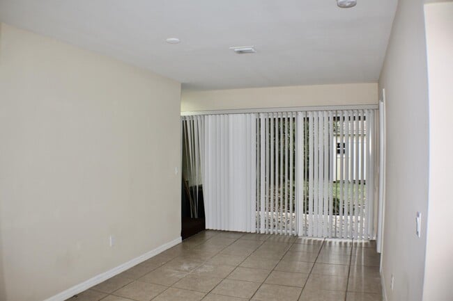 Building Photo - 7435 Albany Rd