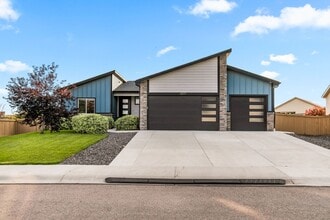 Building Photo - Beautiful 5 Bedroom Home | Finished Basement | Next to Community Pool | Oversized Lot