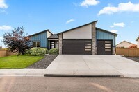 Building Photo - Beautiful 5 Bedroom Home | Finished Basement | Next to Community Pool | Oversized Lot