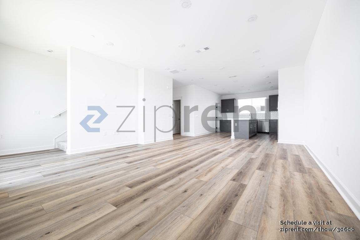 Building Photo - Unit 5