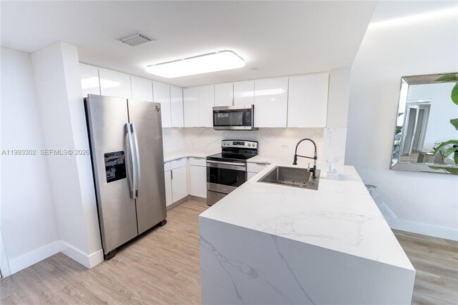 Building Photo - 19501 W Country Club Dr