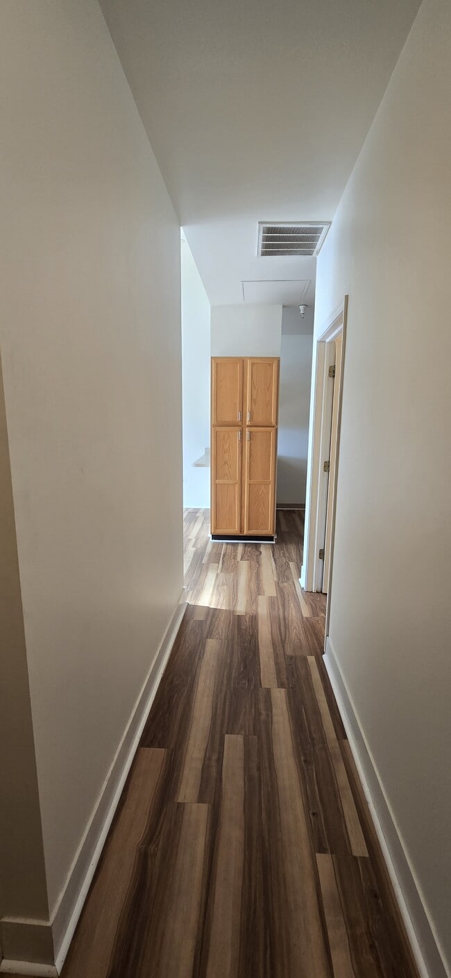 Building Photo - 1800 Jefferson St