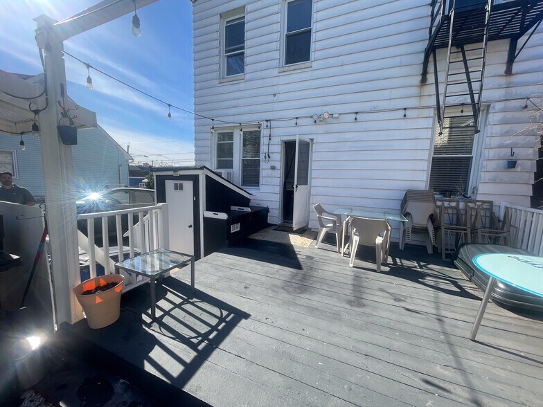 Building Photo - 80 Malcolm Ave