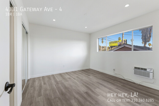 Building Photo - Silver Lake Apartment | One Bedroom | In U...