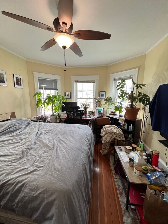 Building Photo - 332 Beacon St