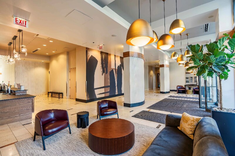 Building Photo - 376 N Desplaines St