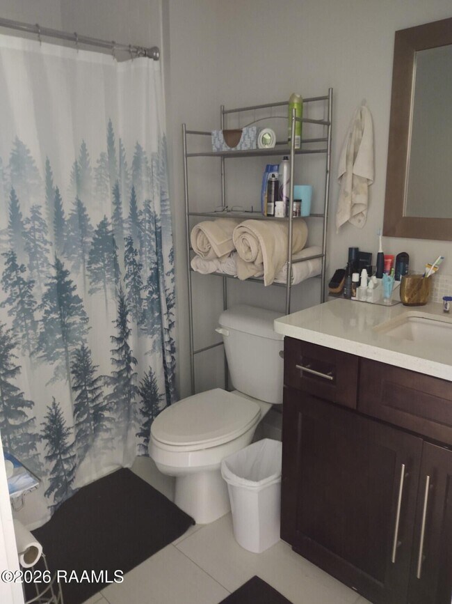 Building Photo - 206 Highland Oaks Ln