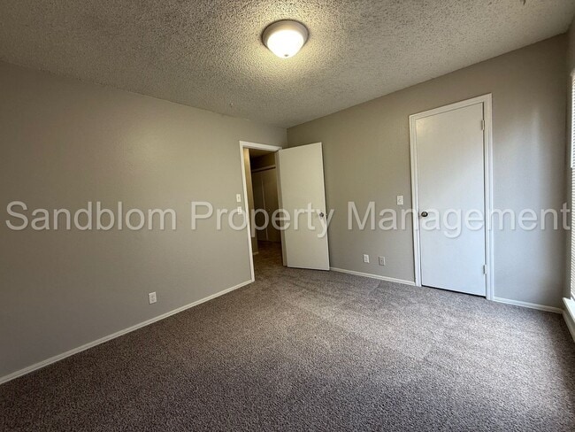 Building Photo - FOR LEASE | Eastland Acres | Available Now!