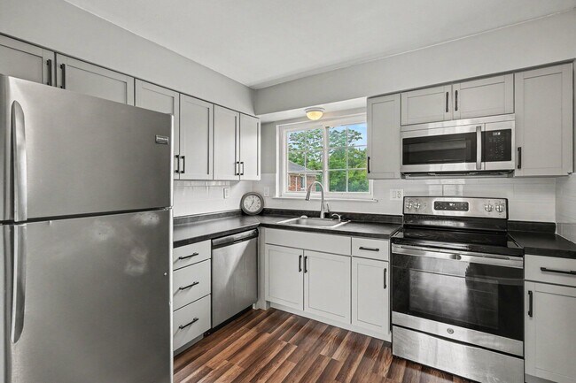 Building Photo - 25325 Shiawassee Cir