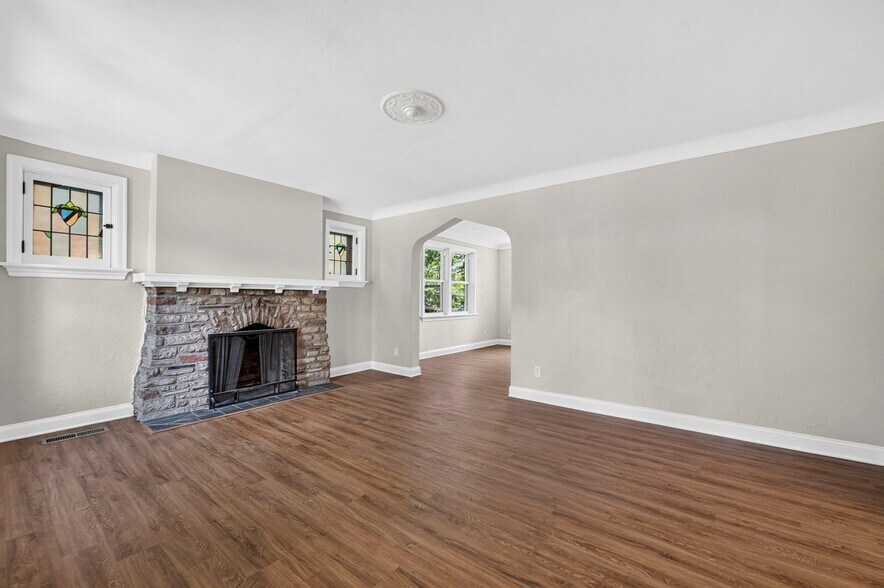 Building Photo - 7310 Drexel Dr