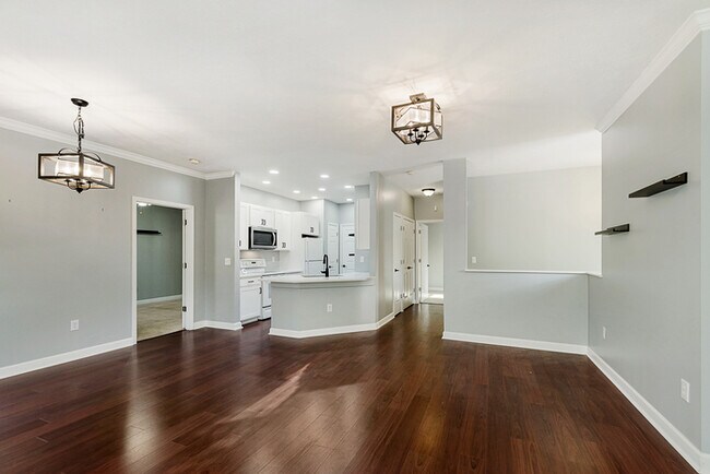 Building Photo - Wonderful 2 bedroom 2 bath Condo End Unit ...