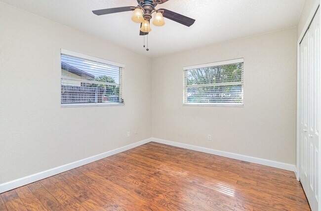 Building Photo - Completely Remodeled 3 Bed 2 Bath 1 Car Ga...