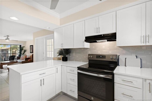 Building Photo - 4885 SE Capstan Ave