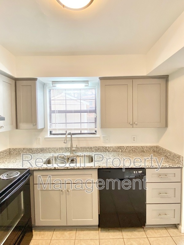 Building Photo - 393 Jury Ln