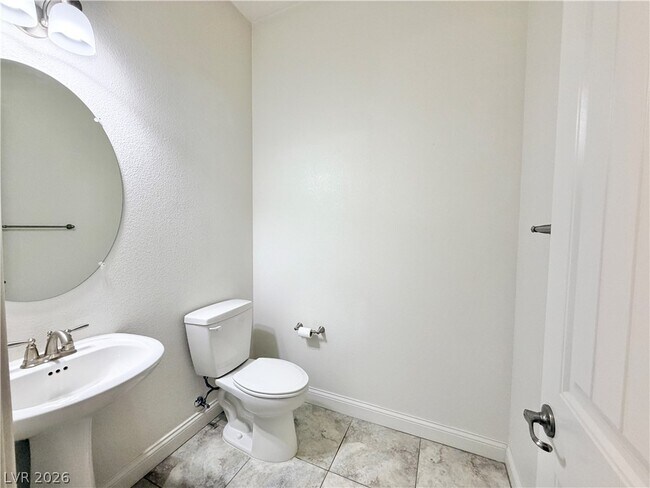 Building Photo - 2117 Thames View St