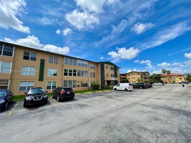 Building Photo - 110 Royal Palm Rd