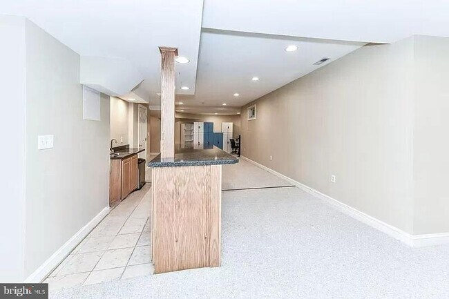 Building Photo - 1088 Safa St
