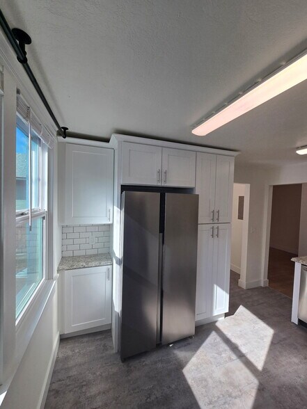 Kitchen (French Door) - 1124 2nd Ave N