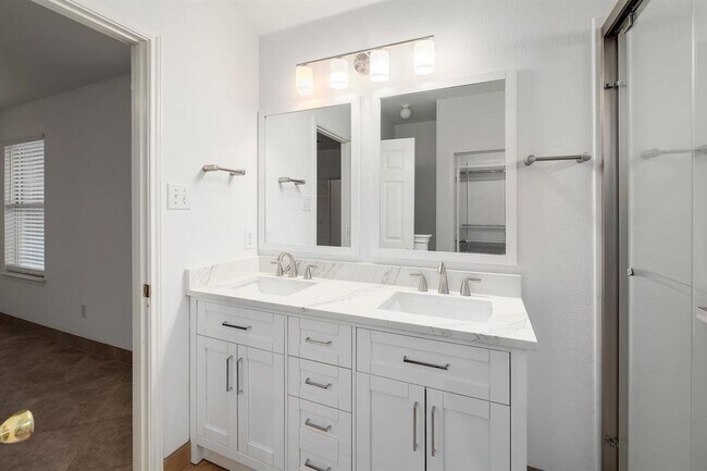 Building Photo - 2728 Breezy Point Cove