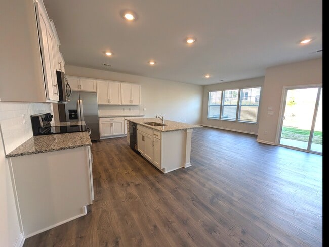 Building Photo - 1664 Hallview Ct