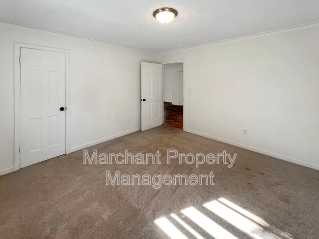 Building Photo - 104 Lora Ln
