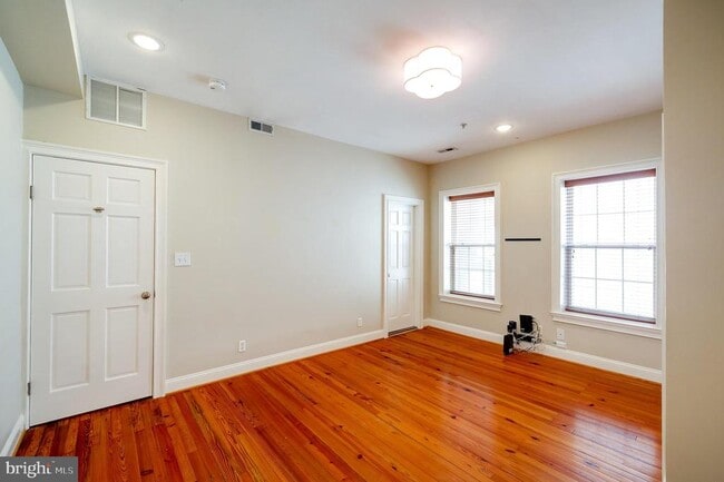 Building Photo - 1543 6th St NW