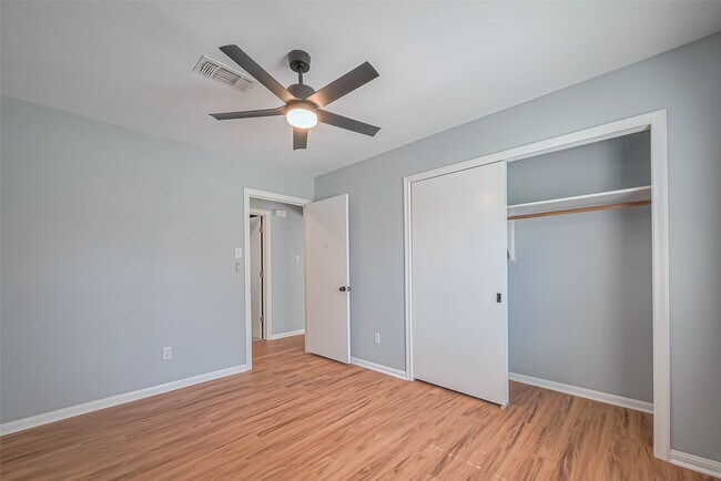 Building Photo - 16506 Amcreek Rd