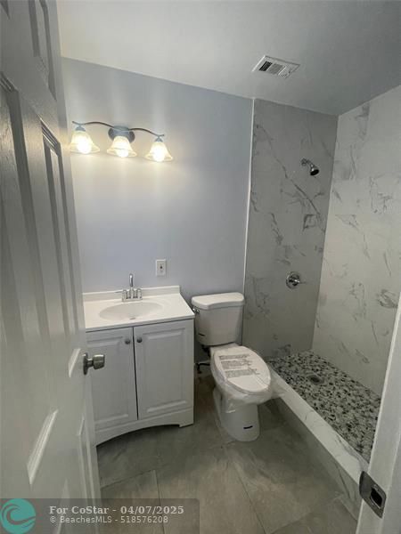 Building Photo - 780 NE 46th Ct