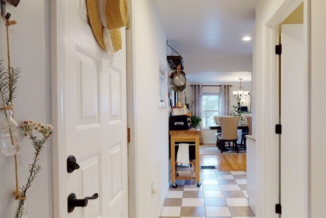 Building Photo - 37 Marivista Ave