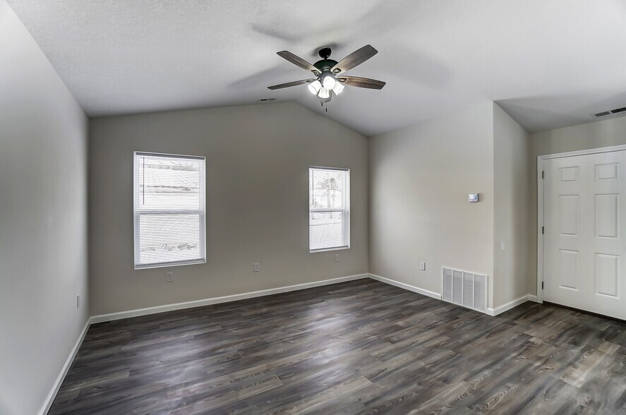 Building Photo - 1432 W Elm St