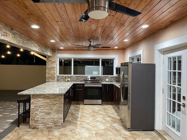 Building Photo - 584 Vossler Ave