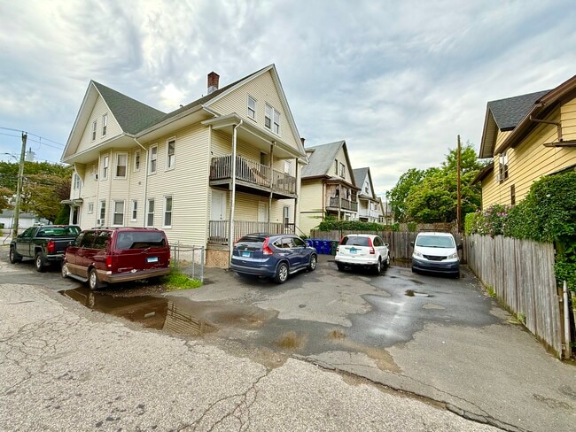 Building Photo - 896 Howard Ave