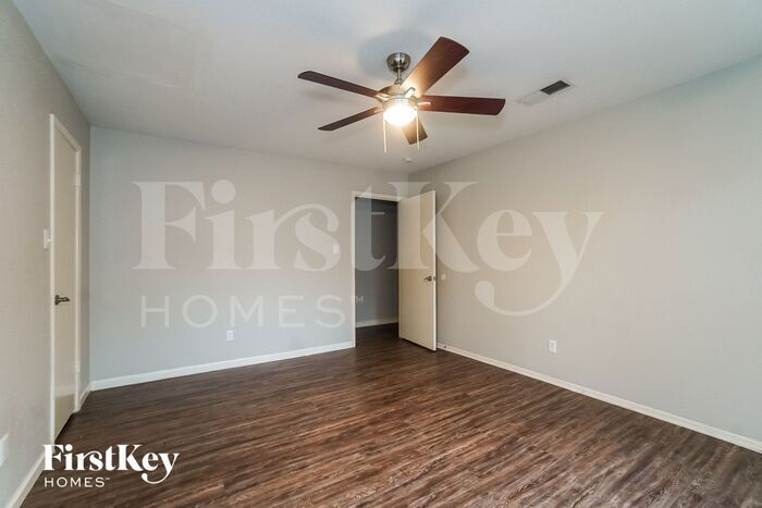 Building Photo - 6914 Leandra Dr