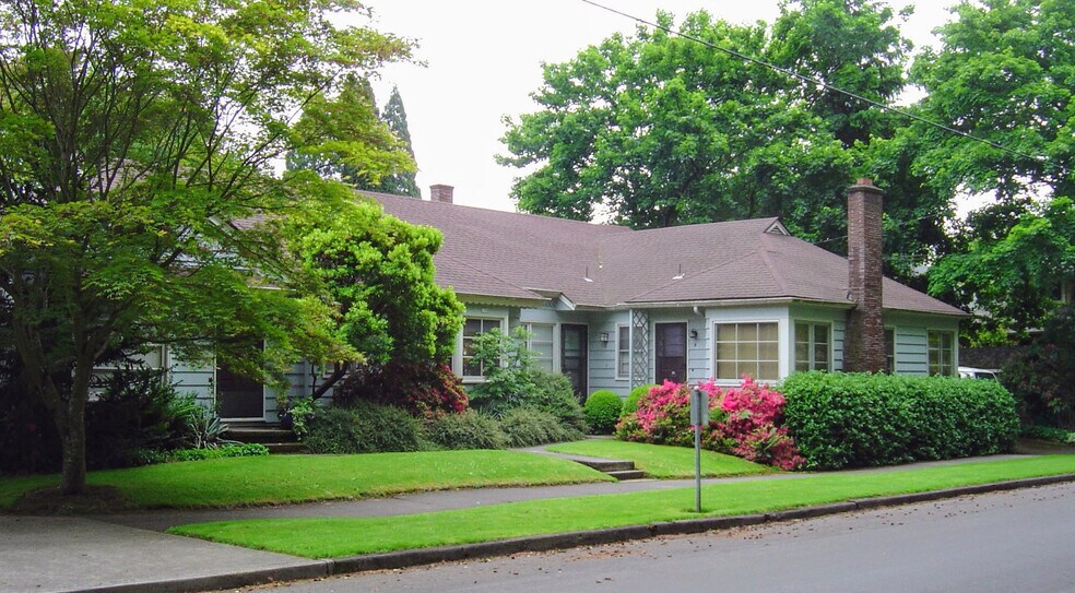 Building Photo - 636 NE 30th Ave