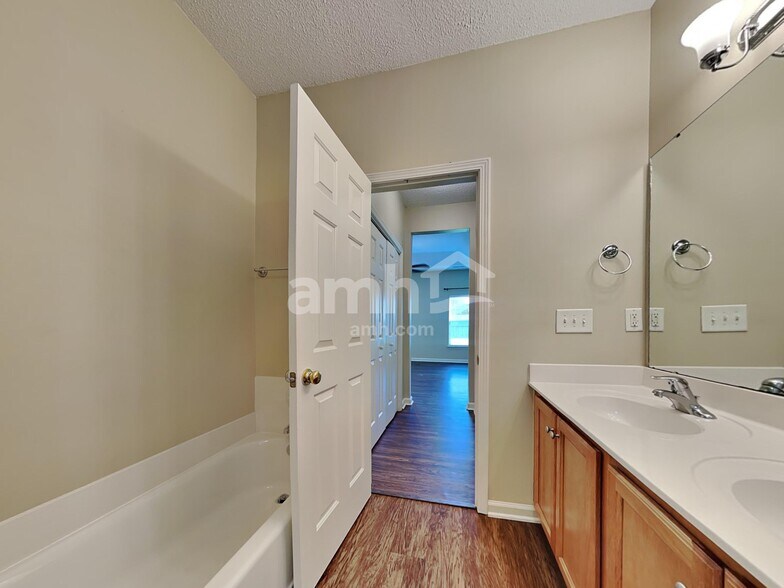 Building Photo - 109 Cannonsmill Ln
