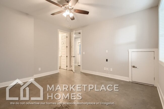 Building Photo - 1802 Porter Ave