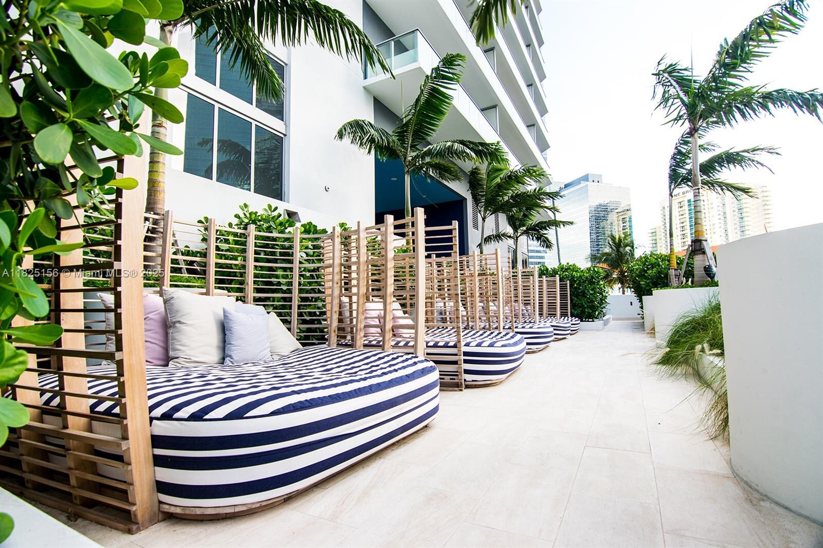 Building Photo - 475 Brickell Ave