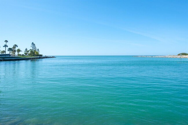 Building Photo - 7151 Sunset Way