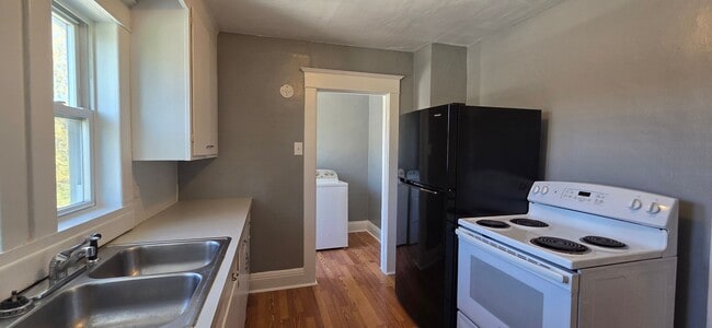 Building Photo - Upper Level One Bedroom Condo in Cadillac