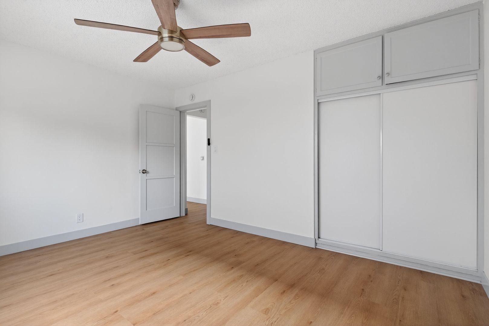 Building Photo - 933 Alamitos Ave