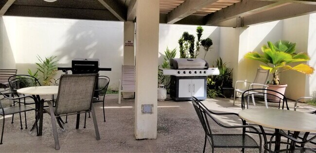 Building Photo - Spacious high floor 1BR/BA, 1pkg & Den - Makiki