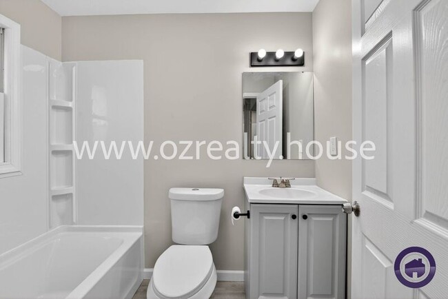 Building Photo - 160 Bronson Ave