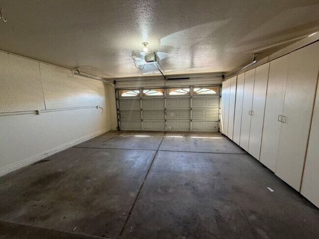 Building Photo - 15435 S 44th Way