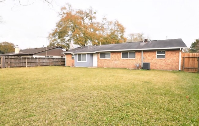 Building Photo - 530 Cambridge Village Dr