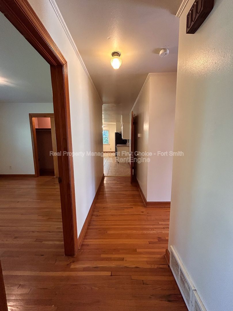 Building Photo - 1306 S 41st St