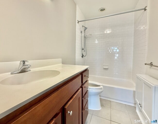 Building Photo - 17 Rockfield Dr