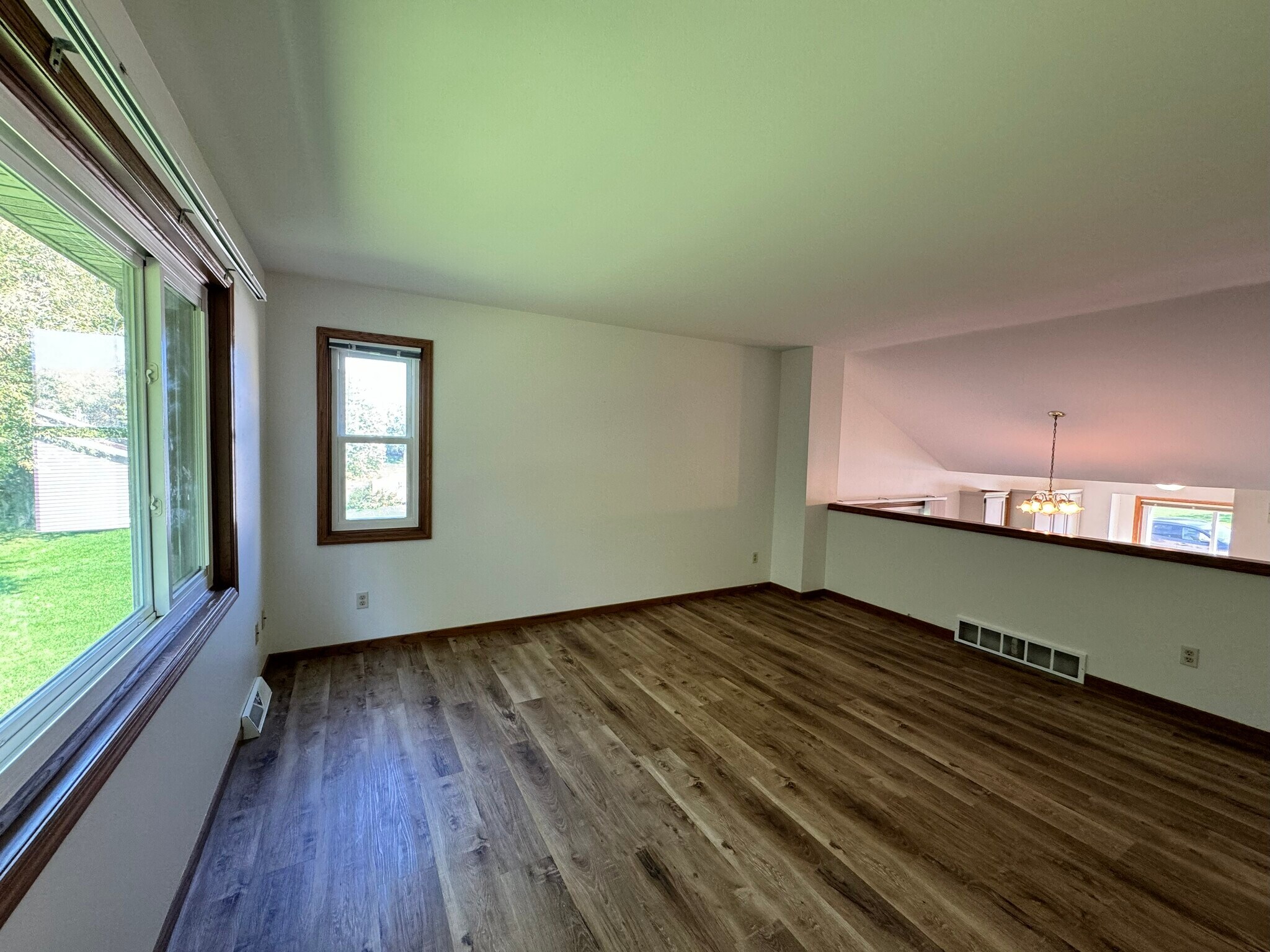 Living room - 893 S Main St