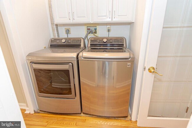 Building Photo - 20A Oscar Hammerstein Way