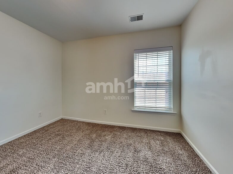 Building Photo - 407 Pine Hill Ln